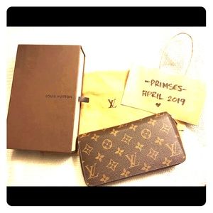 Louis Vuitton Zippy Wallet